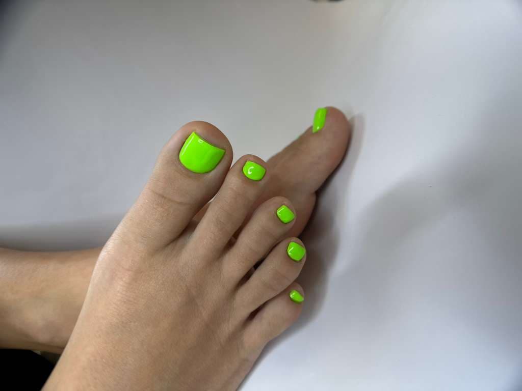 Chic manicure design